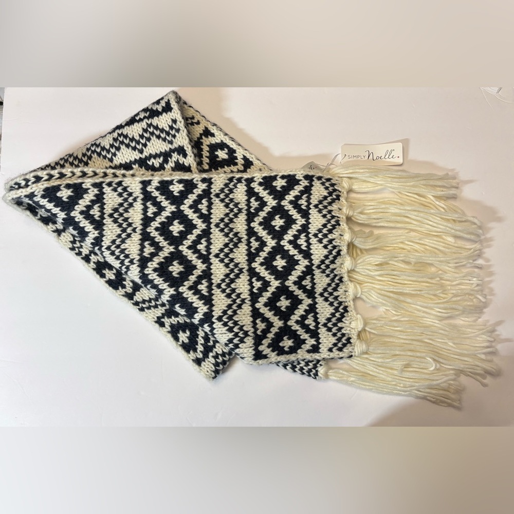 Simply Noelle Black and Cream Knit Scarf